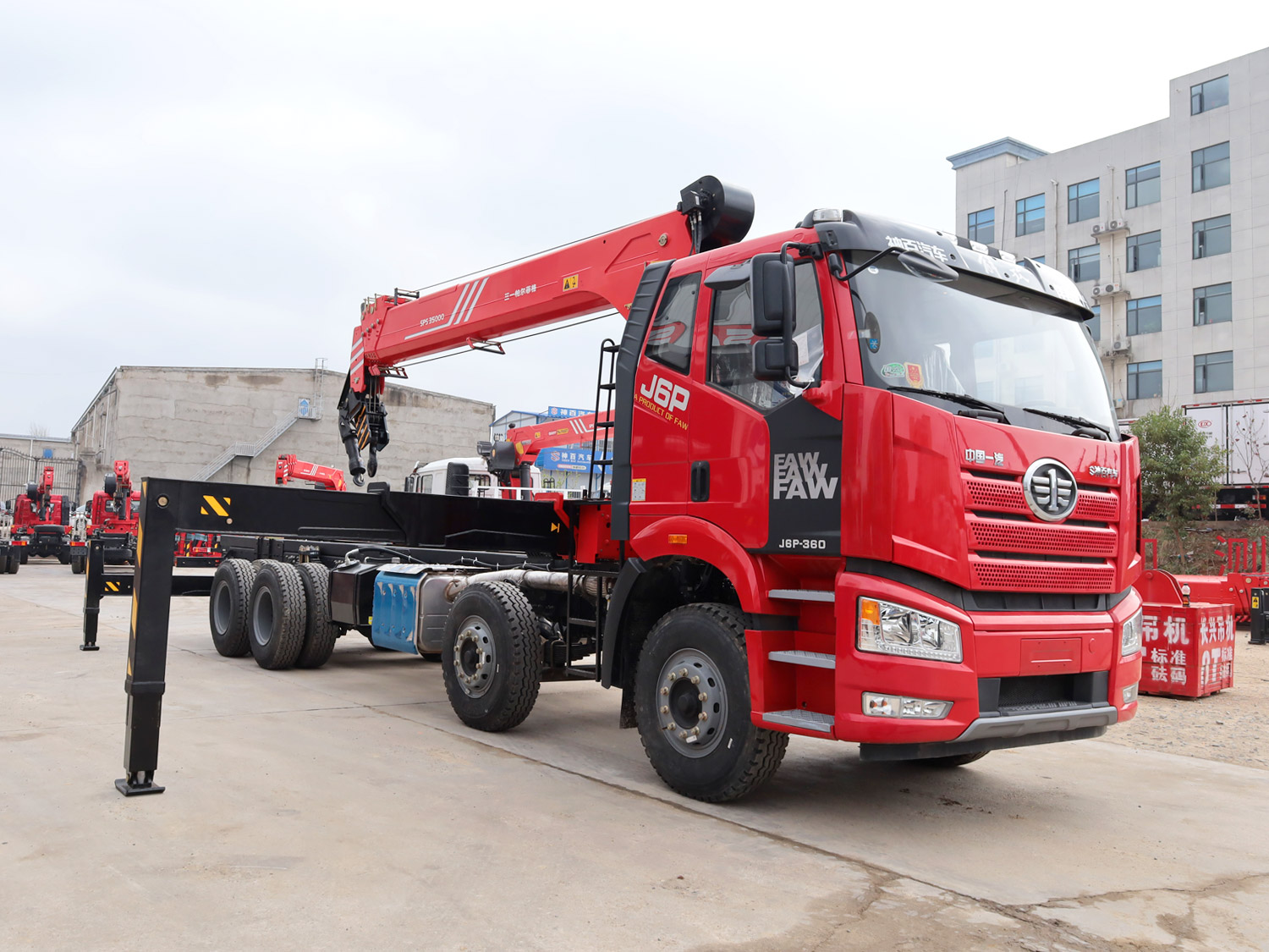 解放J6P前四后八上裝三一14噸直臂式吊機(帶1.5噸原廠副鉤) 解放J6P前四后八上裝三一14噸直臂式吊機(帶1.5噸原廠副鉤)