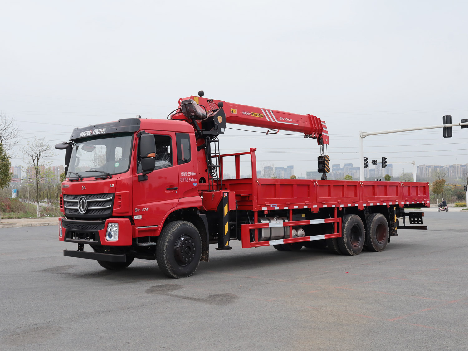 東風(fēng)A5后雙橋上裝三一12噸直臂式吊機 東風(fēng)A5后雙橋上裝三一12噸直臂式吊機