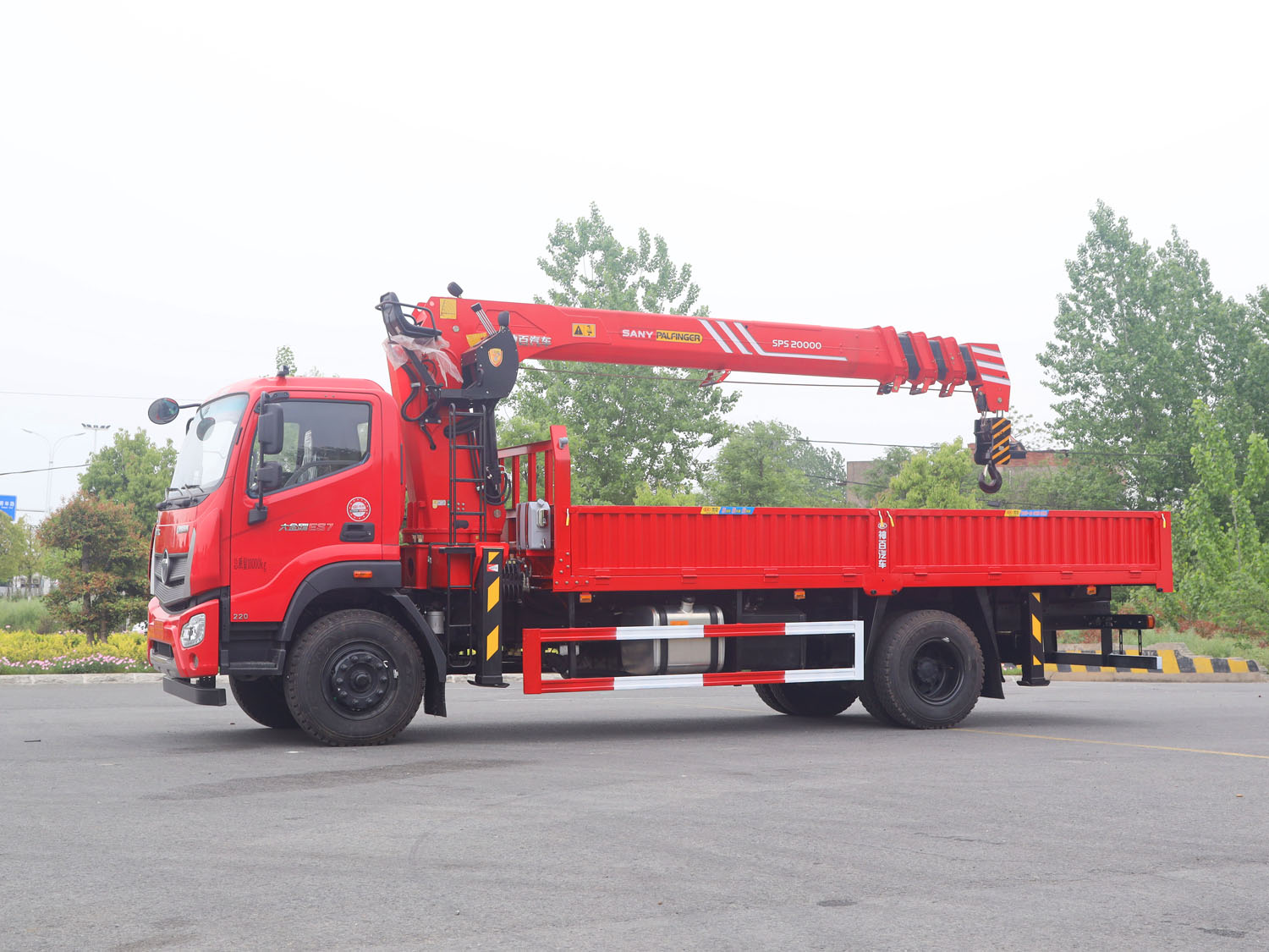 福田瑞沃單排上裝三一8噸直臂式吊機 福田瑞沃單排上裝三一8噸直臂式吊機