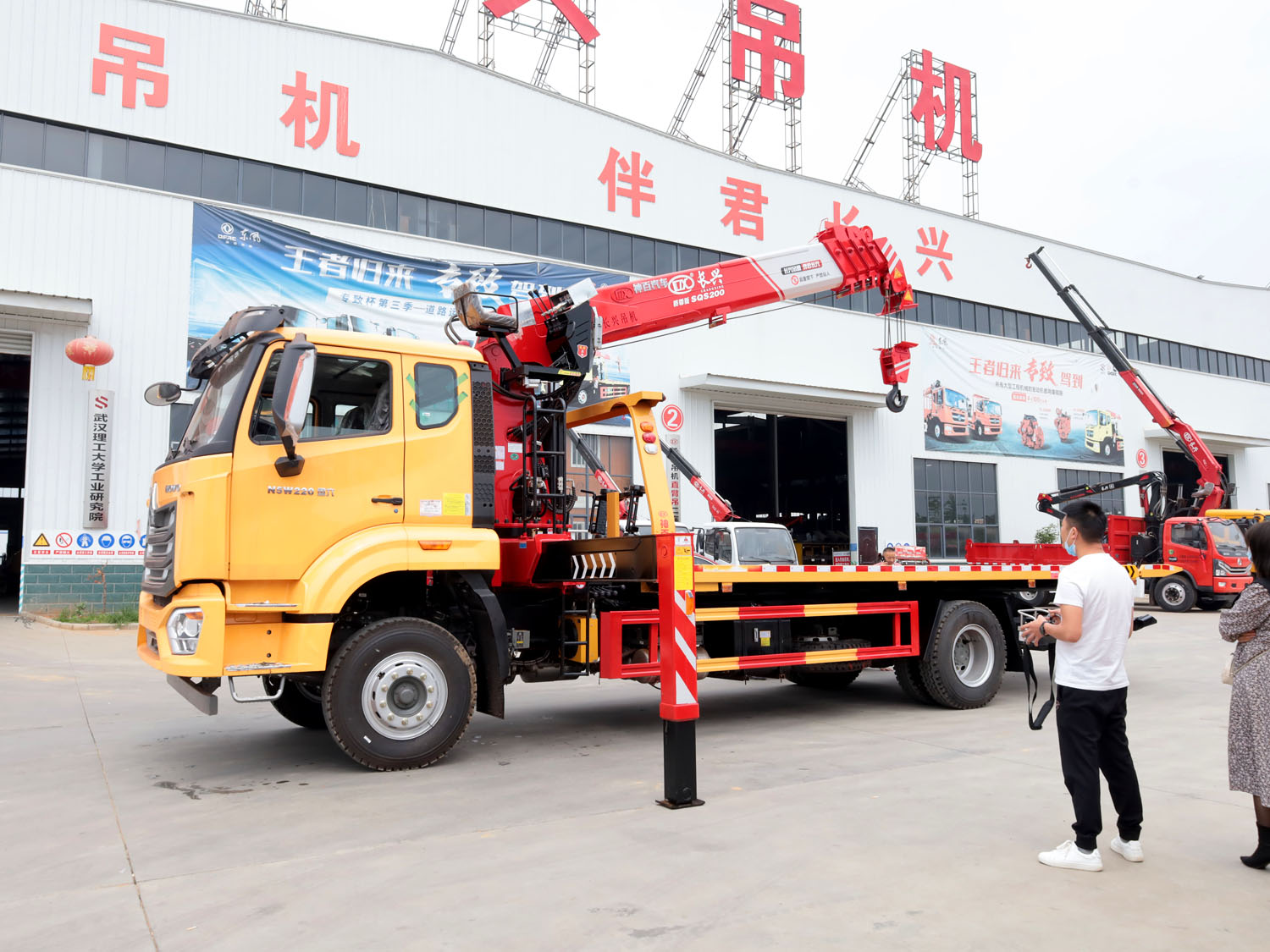 重汽豪沃排半上裝長興8噸直臂式吊機(清障帶吊) 重汽豪沃排半上裝長興8噸直臂式吊機(清障帶吊)