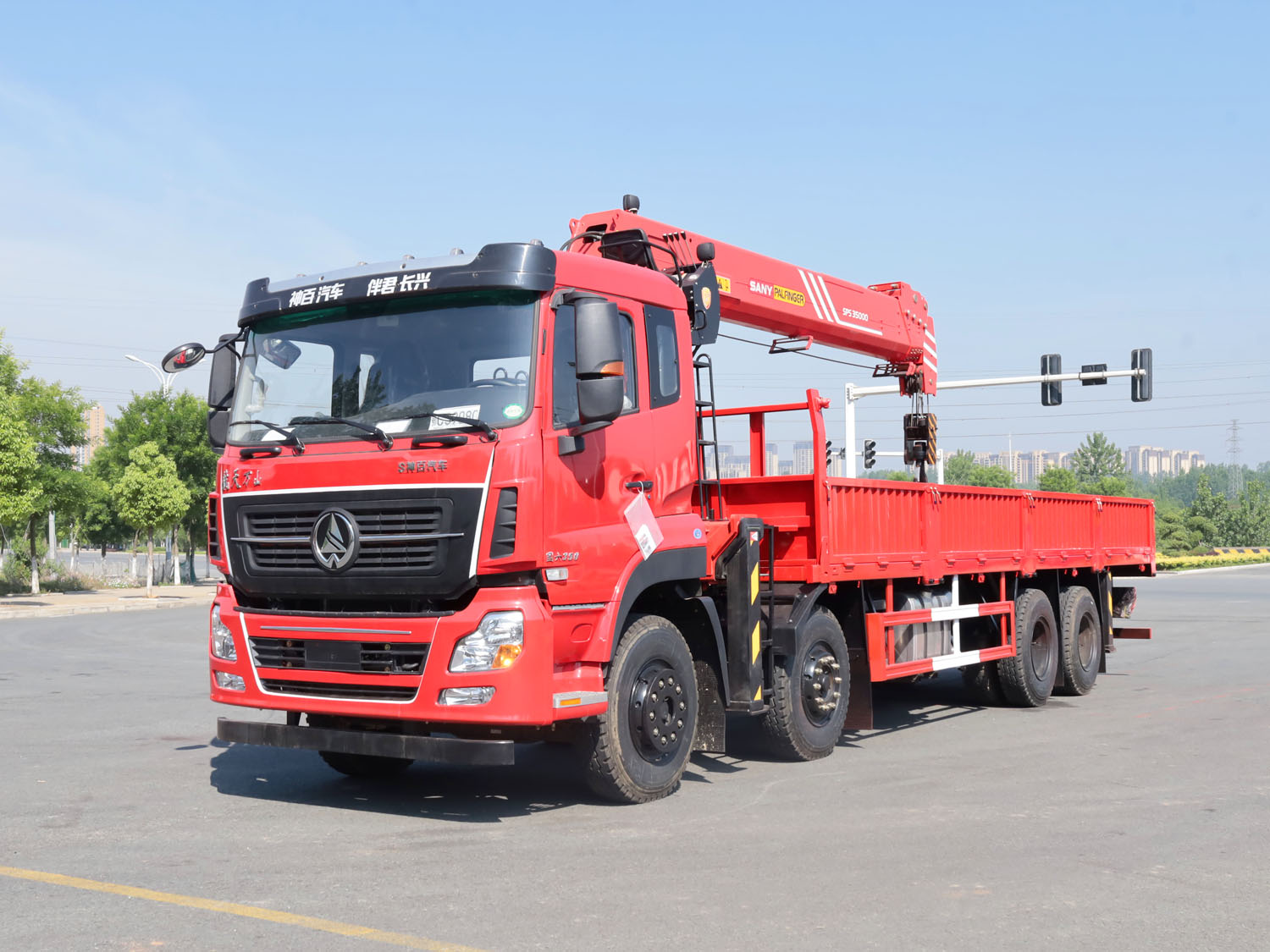 航天萬山前四后八上裝三一14噸直臂式吊機 航天萬山前四后八上裝三一14噸直臂式吊機