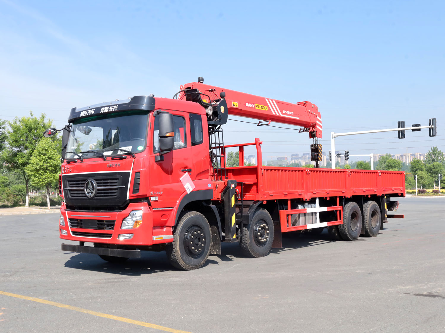 航天萬山前四后八上裝三一14噸直臂式吊機 航天萬山前四后八上裝三一14噸直臂式吊機