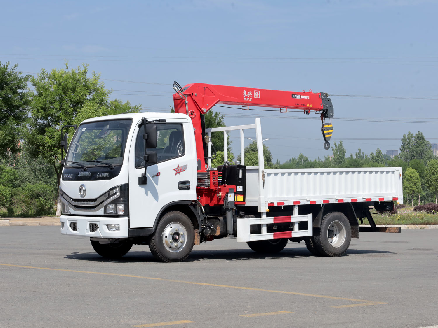 東風(fēng)多利卡D6單排上裝長興4噸直臂式吊機(jī)（藍(lán)牌，4節(jié)臂）