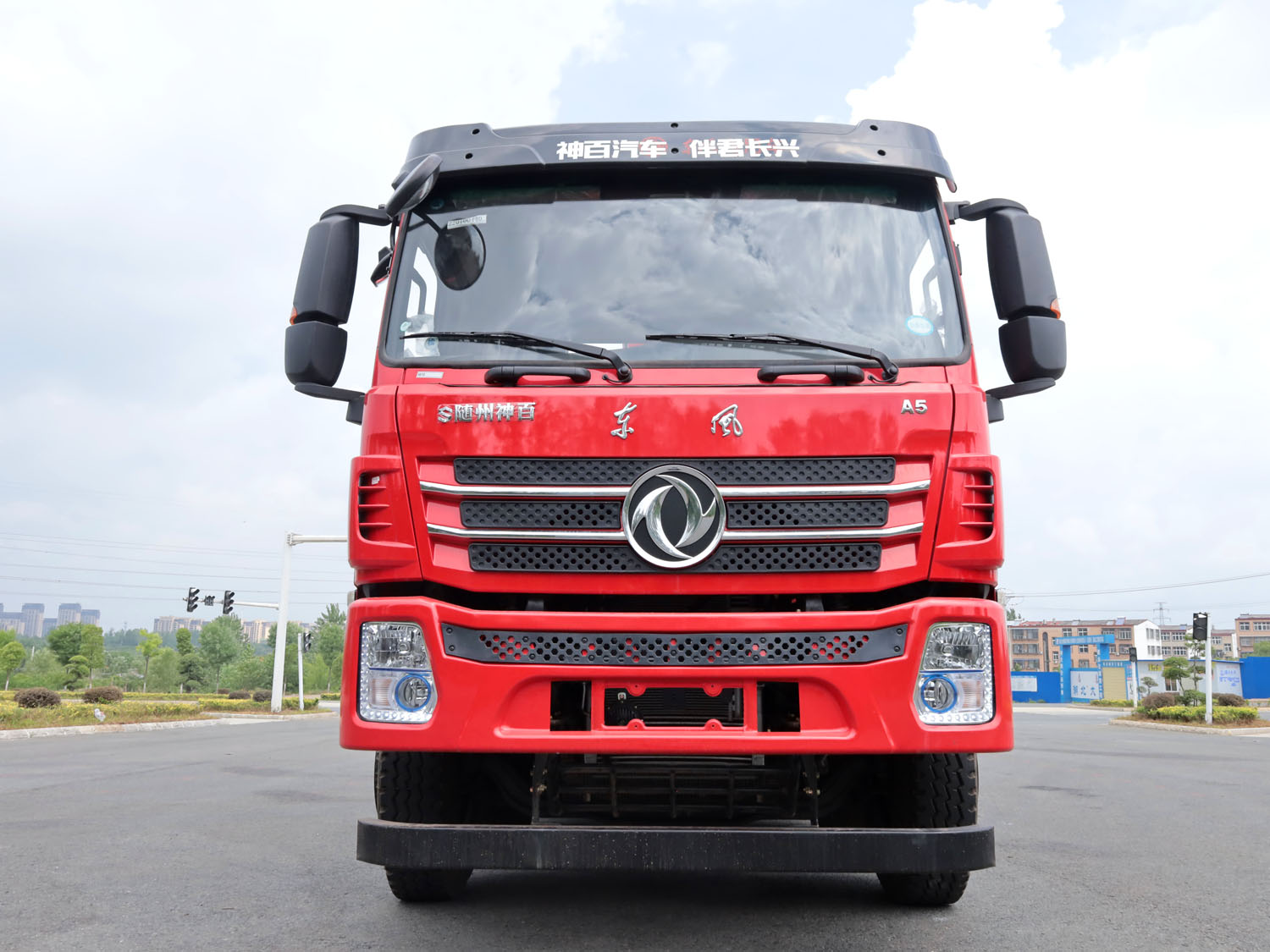 東風(fēng)A5前四后八上裝三一14噸直臂式吊機(jī) 東風(fēng)A5前四后八上裝三一14噸直臂式吊機(jī)