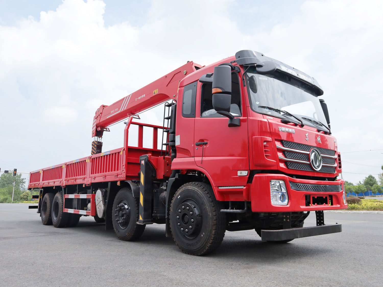 東風(fēng)A5前四后八上裝三一14噸直臂式吊機(jī) 東風(fēng)A5前四后八上裝三一14噸直臂式吊機(jī)