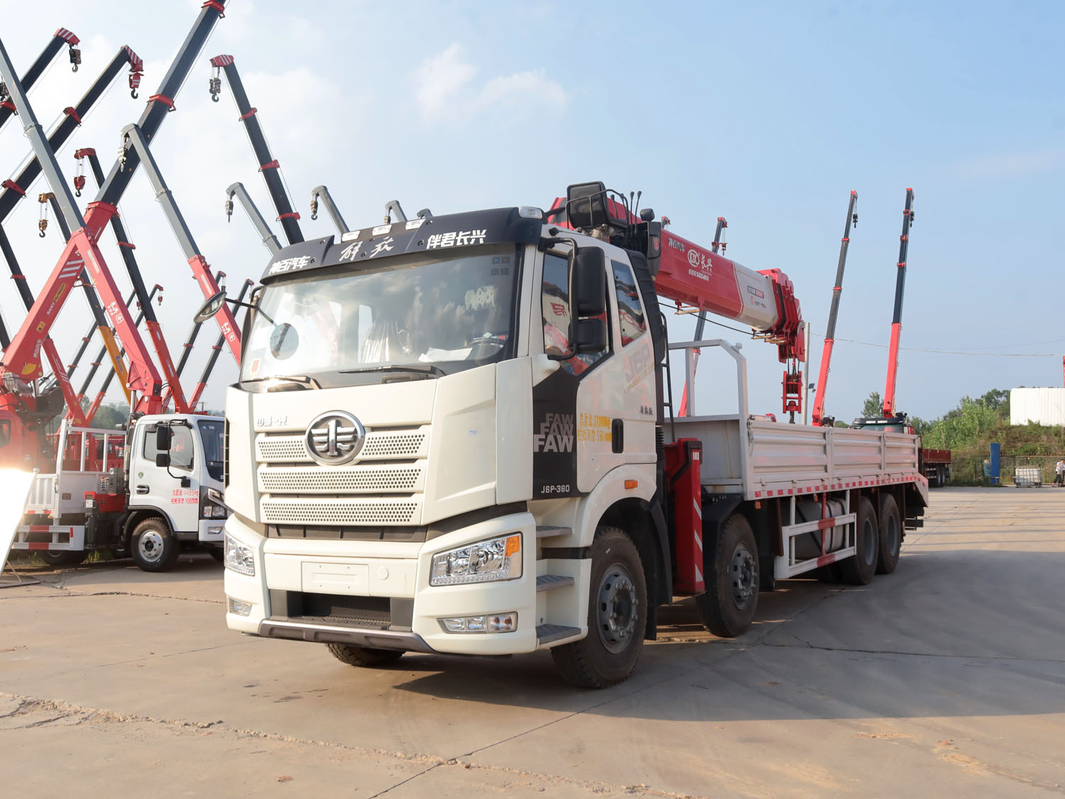 解放J6P前四后八上裝長興16噸直臂式吊機 解放J6P前四后八上裝長興16噸直臂式吊機