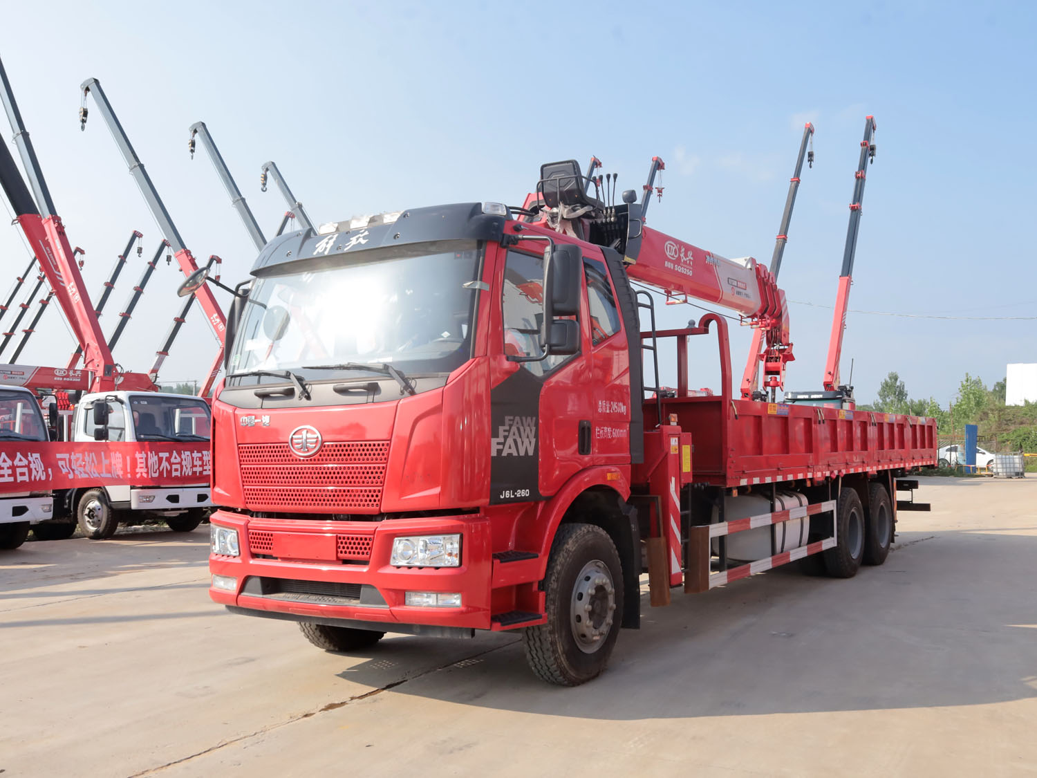 解放J6L后雙橋上裝長興質尊版10噸直臂式吊機 解放J6L后雙橋上裝長興質尊版10噸直臂式吊機