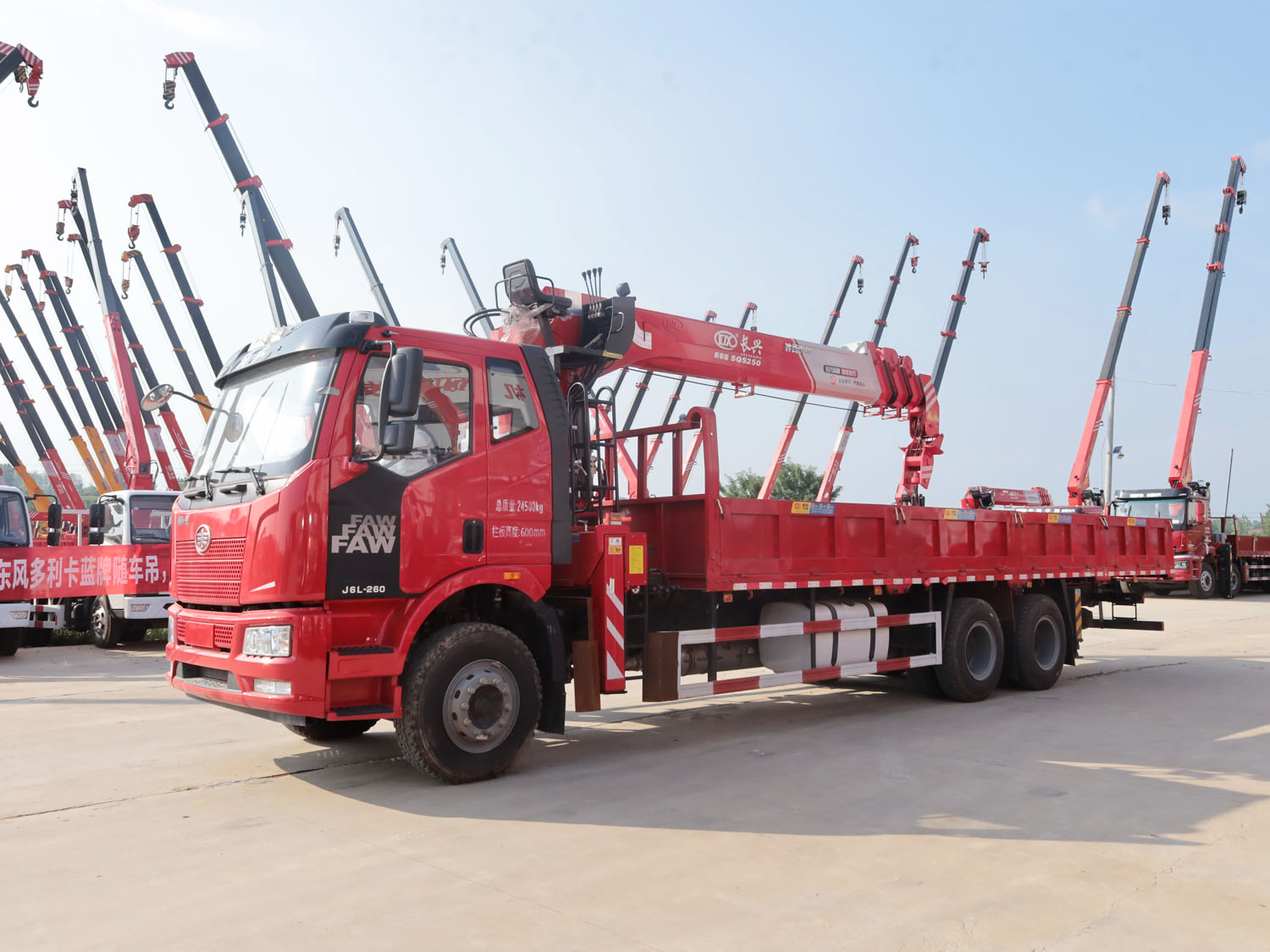 解放J6L后雙橋上裝長興質尊版10噸直臂式吊機 解放J6L后雙橋上裝長興質尊版10噸直臂式吊機