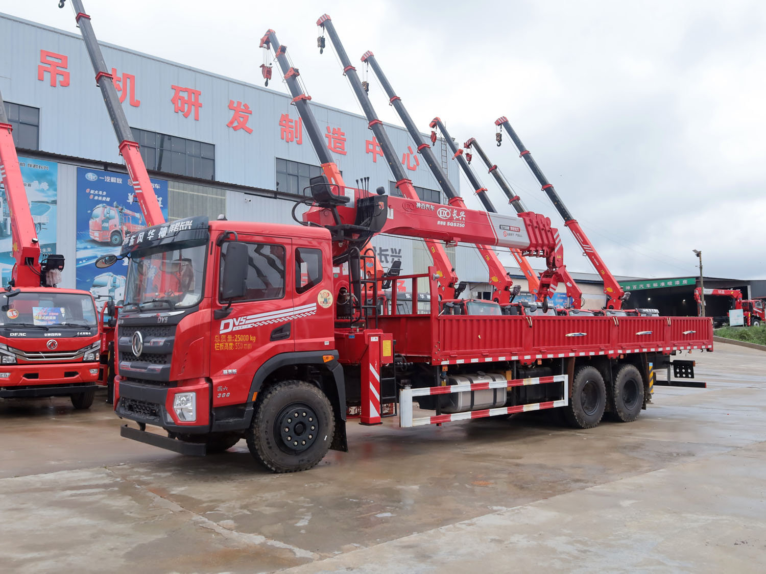 東風華神DV5后雙橋上裝長興10噸直臂式吊機 東風華神DV5后雙橋上裝長興10噸直臂式吊機