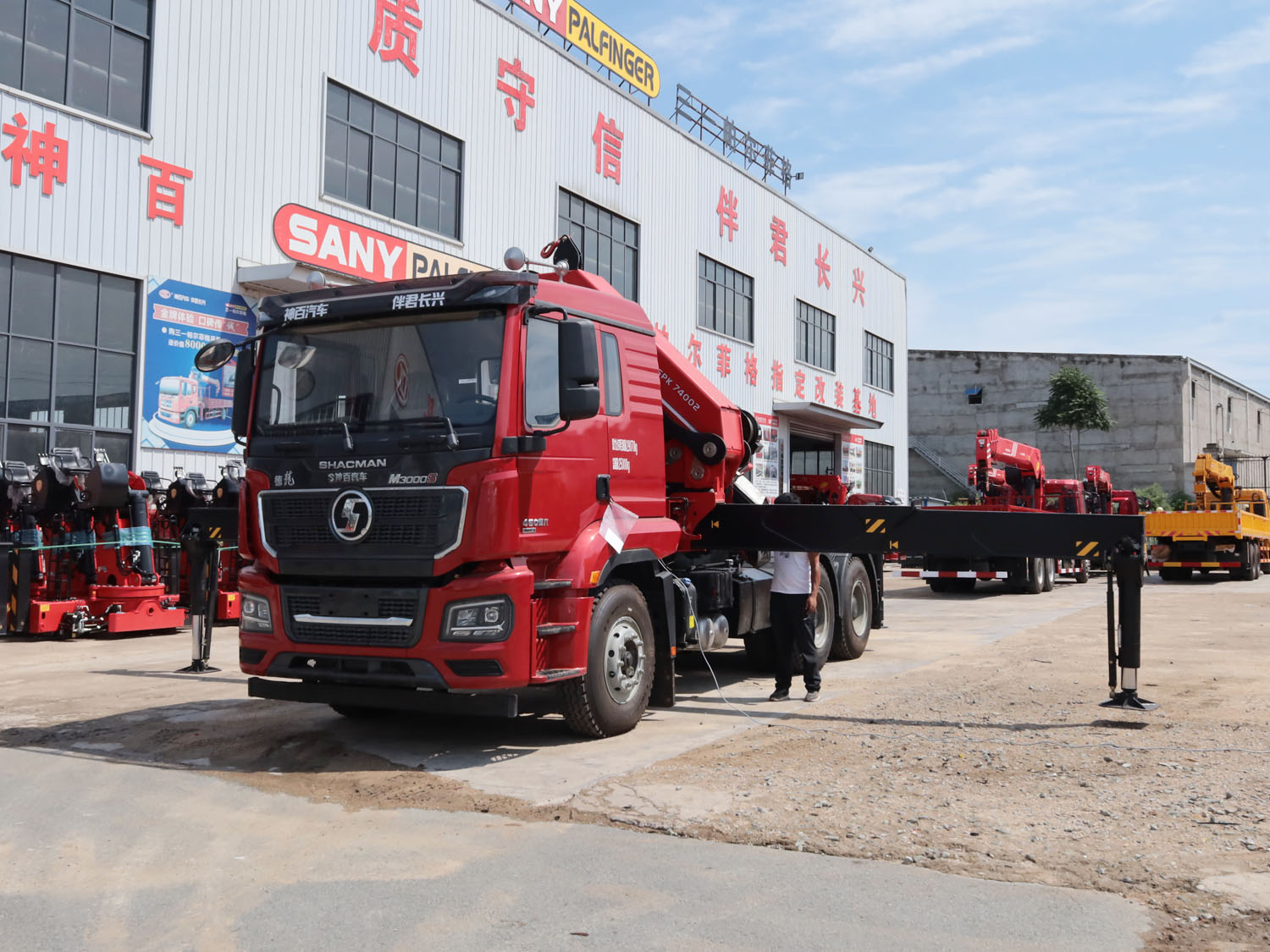 陜汽德龍M3000S牽引頭上裝三一35噸折臂式吊機 陜汽德龍M3000S牽引頭上裝三一35噸折臂式吊機