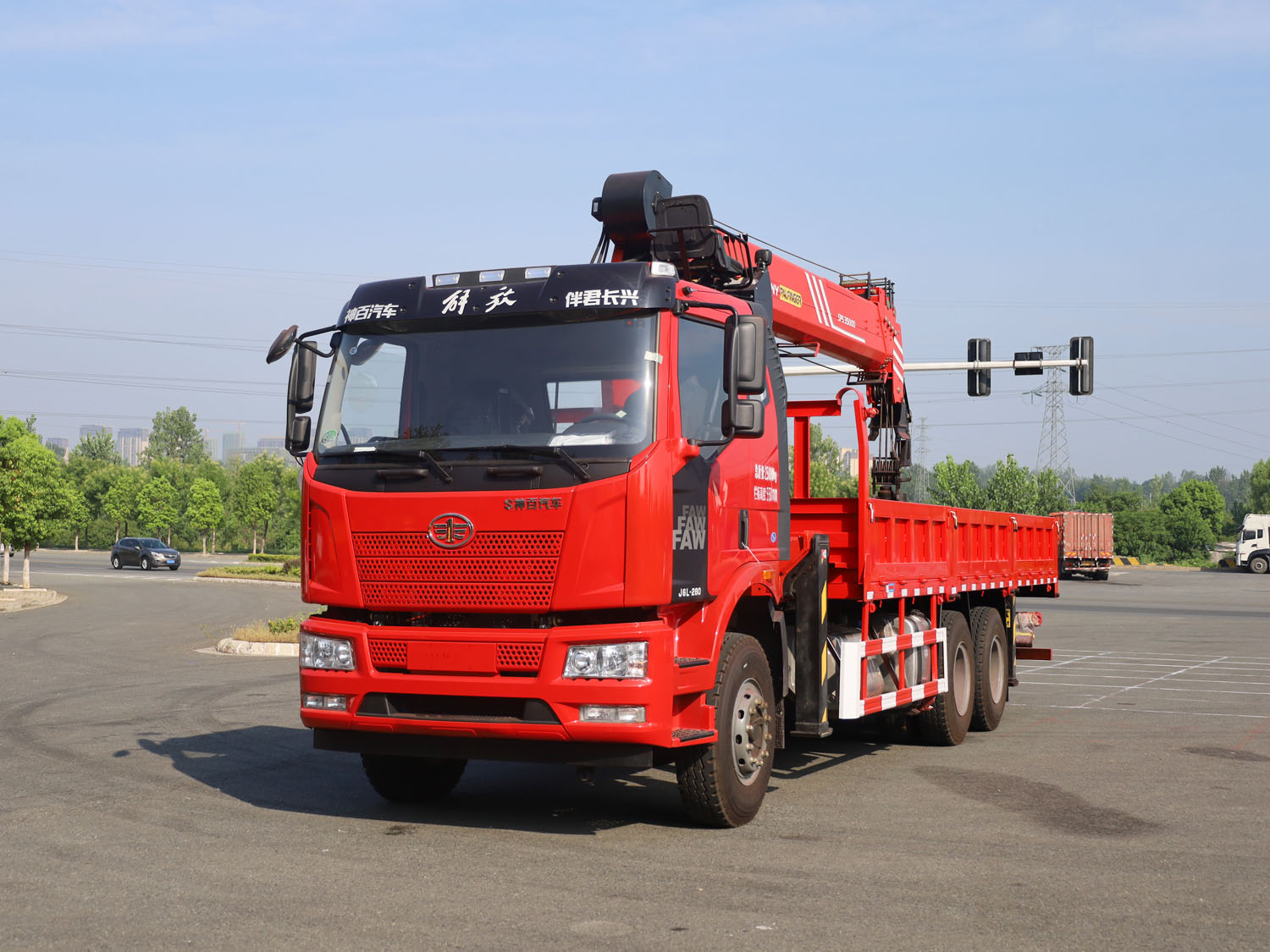 解放J6L后雙橋上裝三一14噸直臂式吊機(短軸距,帶副鉤) 解放J6L后雙橋上裝三一14噸直臂式吊機(短軸距,帶副鉤)