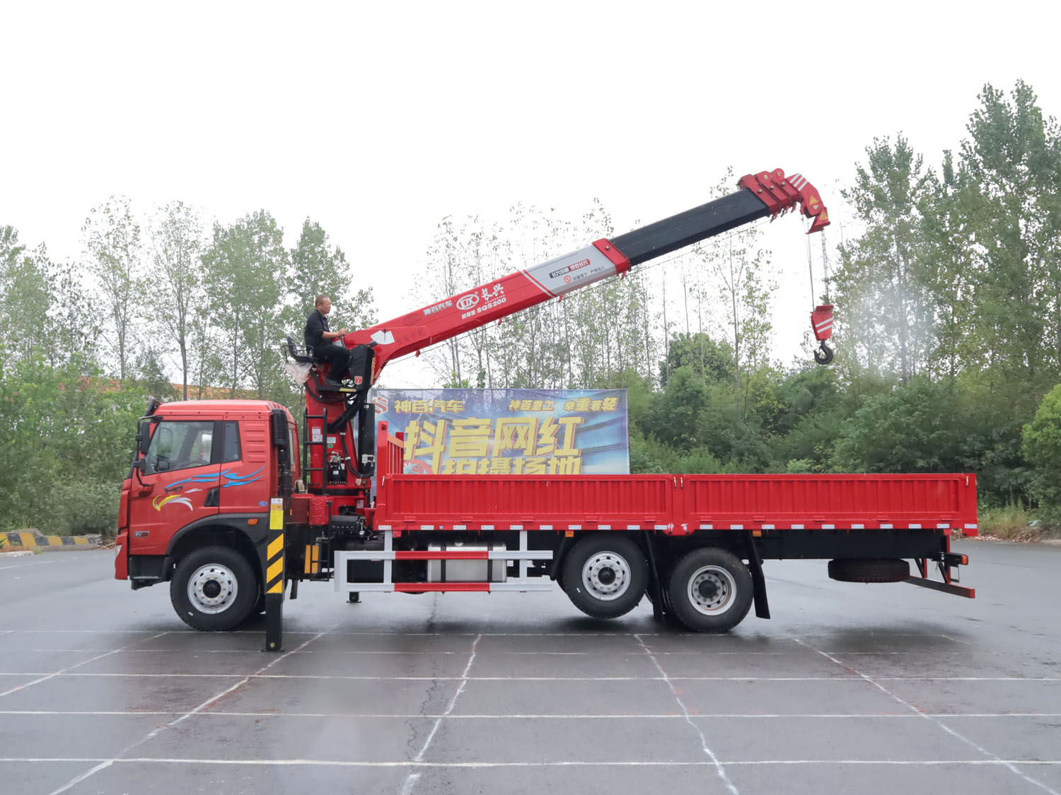 解放龍V2.0前提升橋上裝長興質尊8噸直臂吊機 解放龍V2.0前提升橋上裝長興質尊8噸直臂吊機