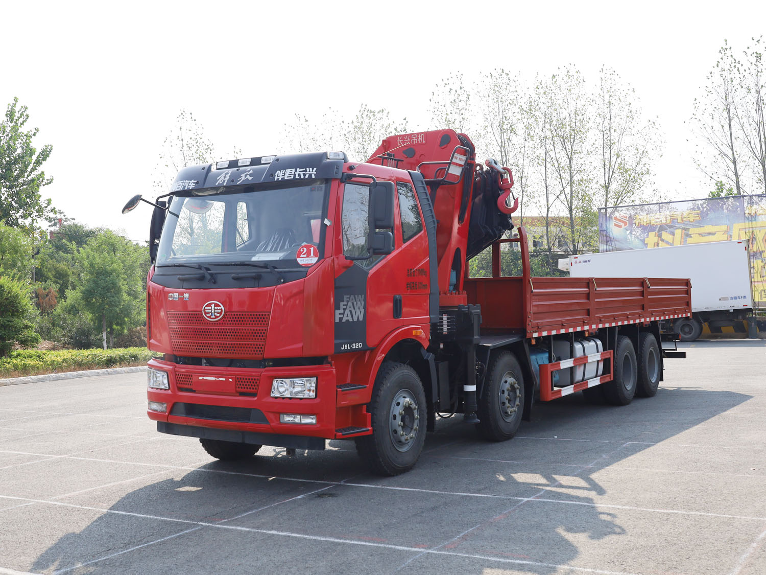 解放J6L前四后八上裝長興25噸折臂式吊機(jī) 解放J6L前四后八上裝長興25噸折臂式吊機(jī)