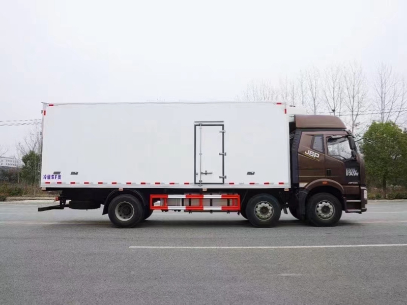 解放J6P小三軸冷藏車 解放J6P小三軸冷藏車