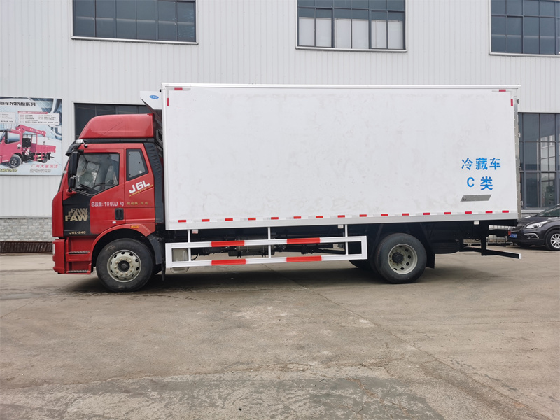解放J6L高頂雙臥冷藏車 解放J6L高頂雙臥冷藏車