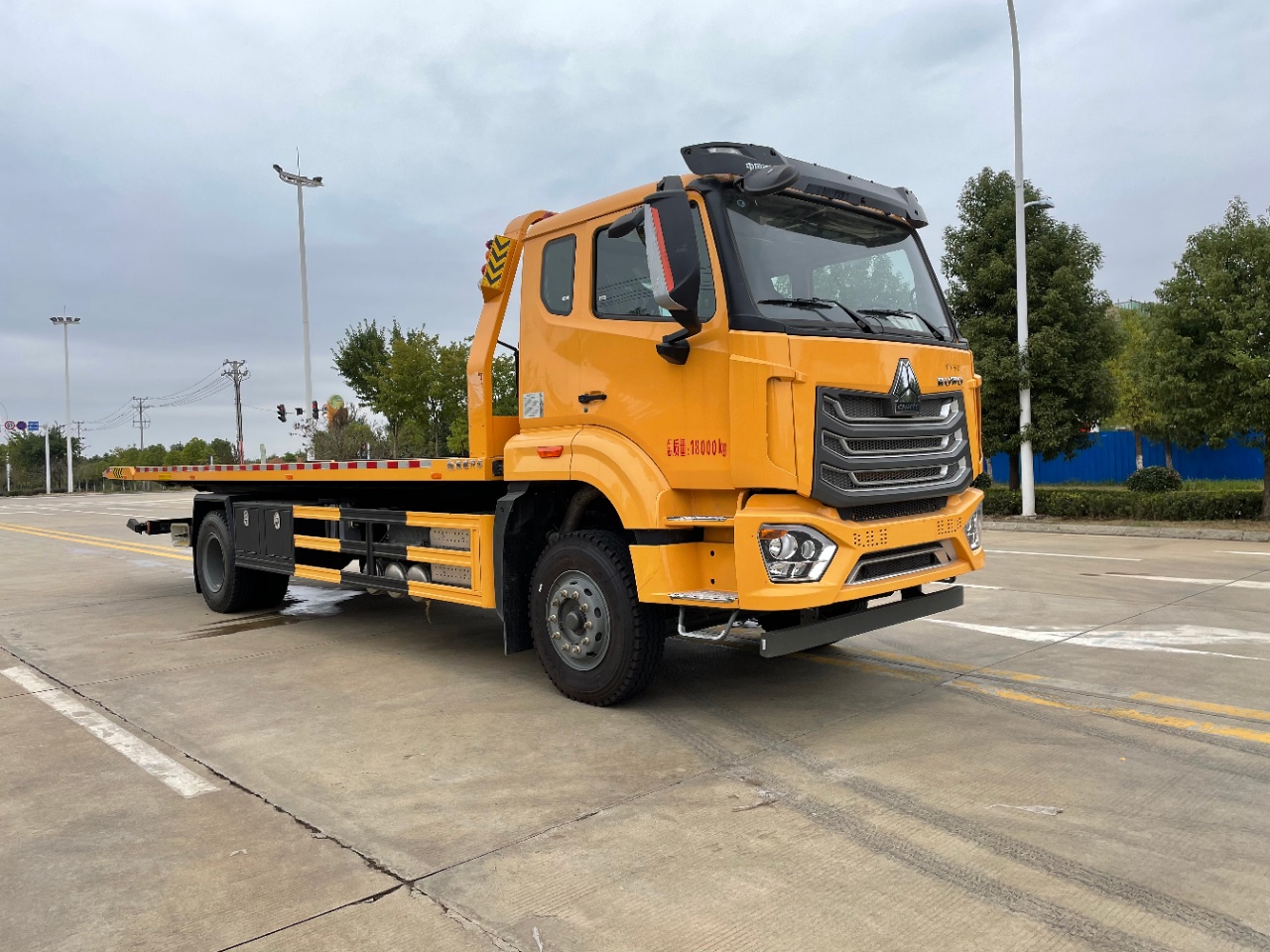 重汽豪沃寬體寬臥單橋大板清障車 重汽豪沃寬體寬臥單橋大板清障車