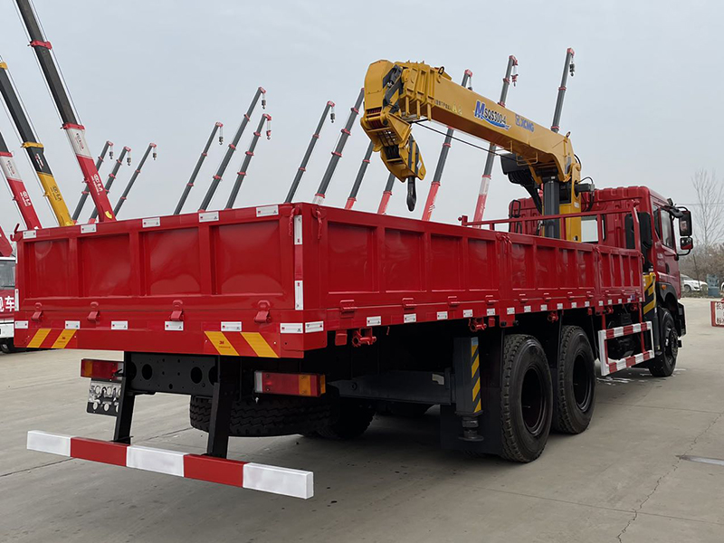 東風T5后八輪徐工12噸隨車吊 東風T5后八輪徐工12噸隨車吊